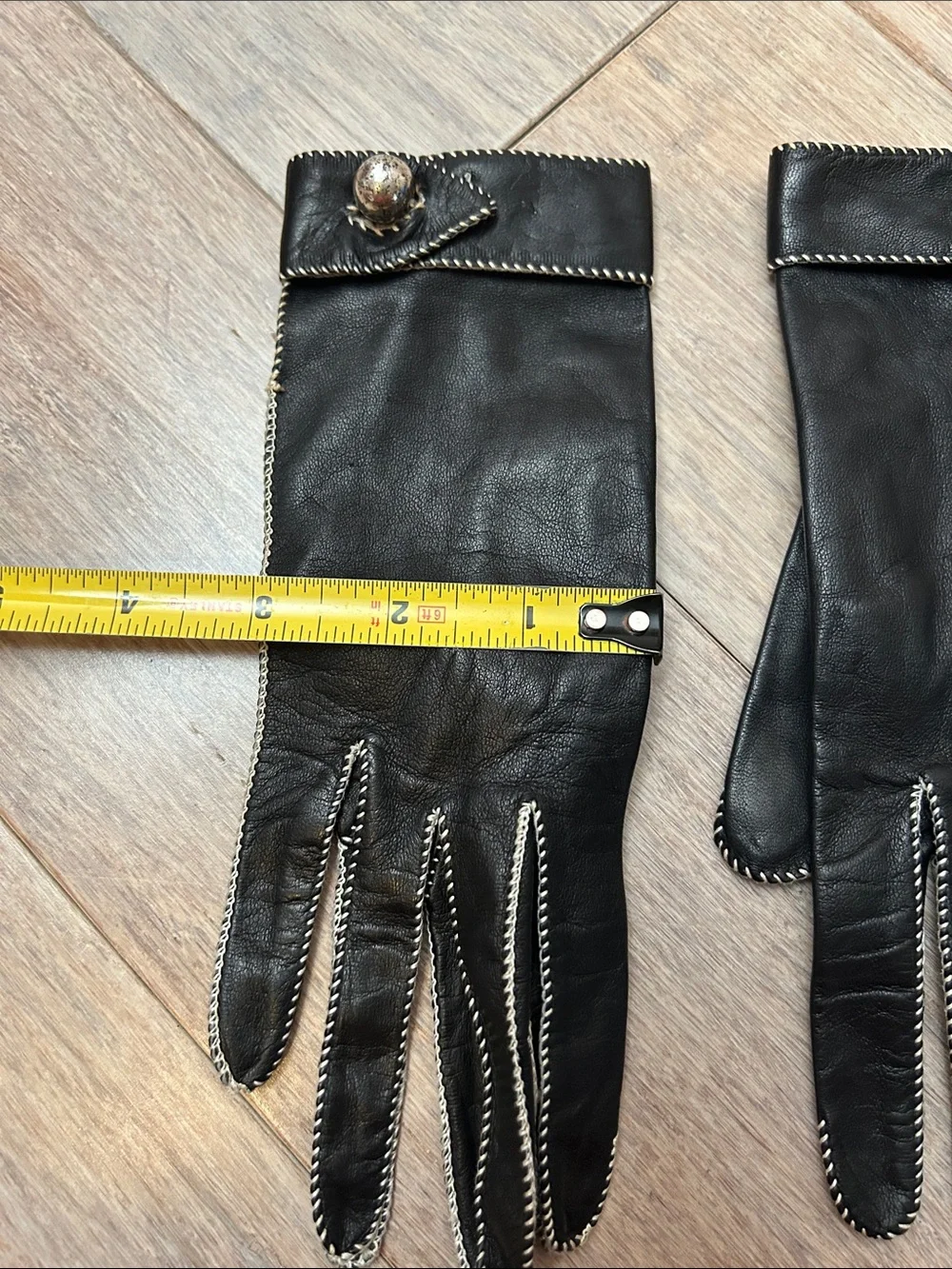 Women's Black Leather Gloves with Contrast Stitching sz 6